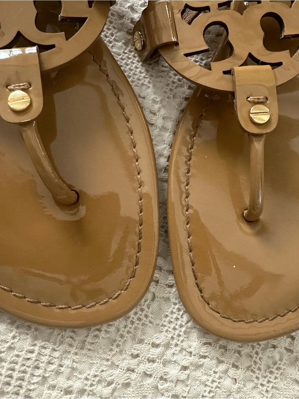 Tory Burch Patent Miller Logo Toe-Thong Sandals in Camel - Picture 9 of 14